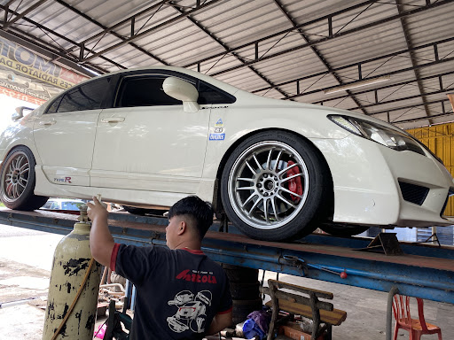 Oai Motor Service Radiator Dan Ekzos