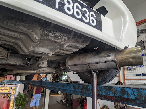 Pusat Ekzos & Aksesori Bacang Baru