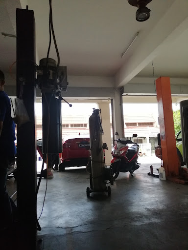 Pusat Ekzos & Aksesori Bacang Baru