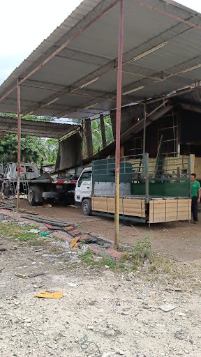 Xin Yi Sheng Enterprise (Lorry Body Repair)