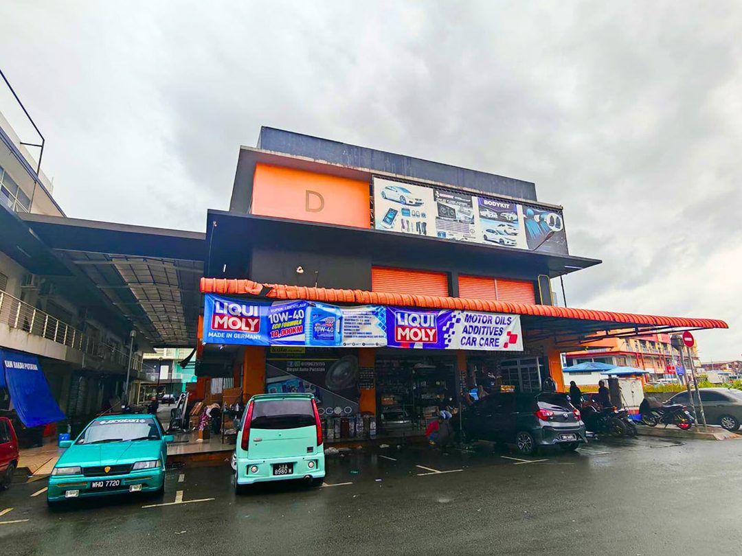 royal auto accessories centre